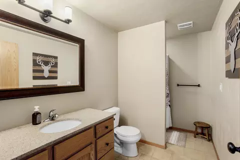 Bath - w5462 Red Clover Tr, Appleton, WI 54915 photo 1 of 4