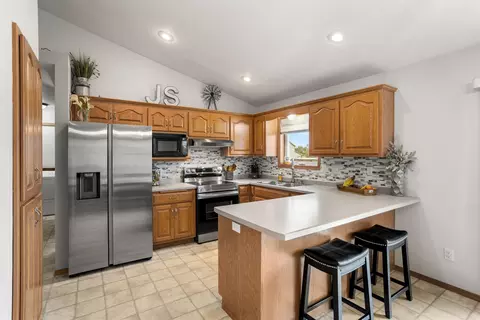 Kitchen - w5462 Red Clover Tr, Appleton, WI 54915 photo 3 of 4