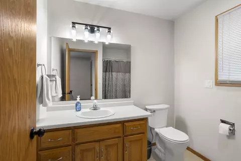Bath - w5462 Red Clover Tr, Appleton, WI 54915 photo 2 of 4