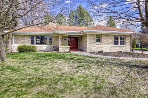 1706 S Carver Ln, Appleton, WI 54914