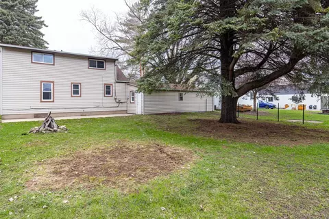 Exterior - 2725 W Heather Ave, Appleton, WI 54914 photo 2 of 6