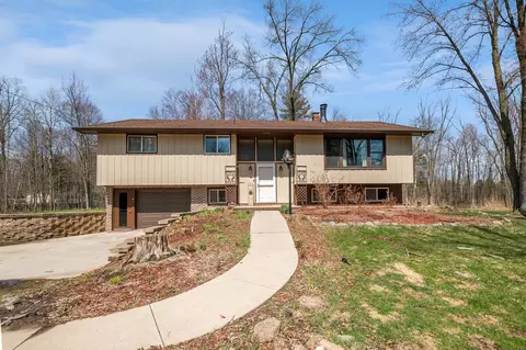 2270 School Ln, Green Bay, WI 54313