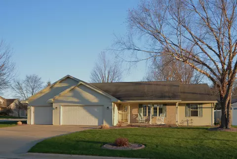 3292 Eastway Dr, Green Bay, WI 54311