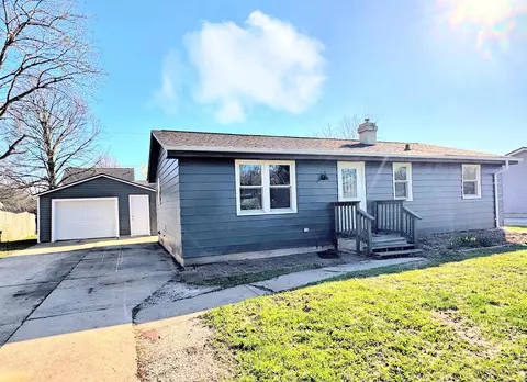634 Memory Ave, Allouez, WI 54301