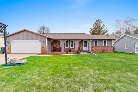1361 Bruce Ln, Green Bay, WI 54313