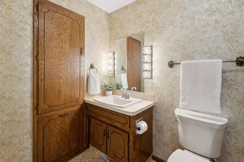 Bath - 12 Wagon Wheel Dr, Appleton, WI 54913 photo 4 of 5