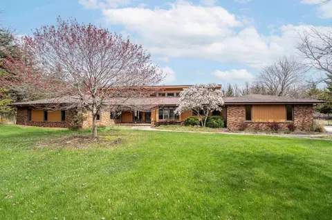 12 Wagon Wheel Dr, Appleton, WI 54913
