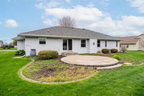 Exterior - w5958 Garnet Drive, Appleton, WI 54915 photo 2 of 4