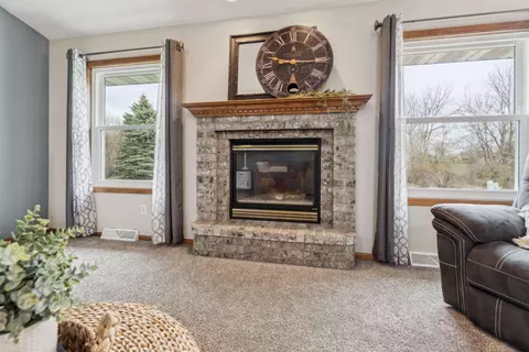 Living - w5958 Garnet Drive, Appleton, WI 54915 photo 2 of 2