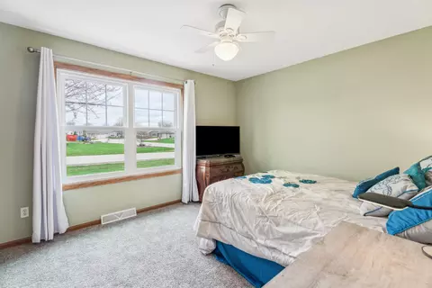 Bedroom - w5958 Garnet Drive, Appleton, WI 54915 photo 4 of 6