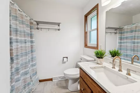 Bath - w5958 Garnet Drive, Appleton, WI 54915 photo 1 of 4
