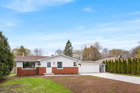 738 Simonet Ct, Allouez, WI 54301