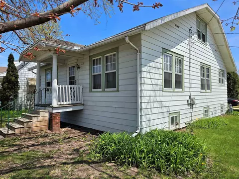 2228 Oregon St, Oshkosh, WI 54902