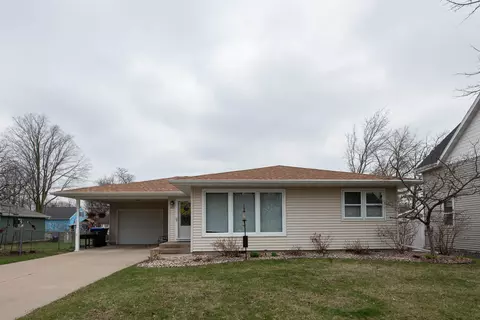 419 E Washington St, New London, WI 54961