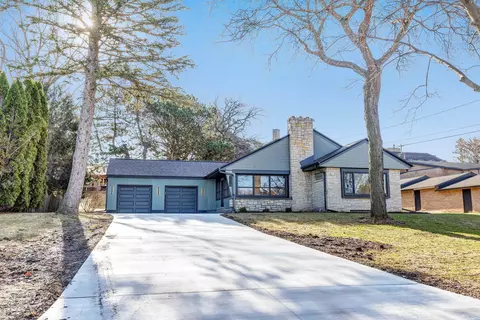 2525 Ducharme Ln, Green Bay, WI 54301