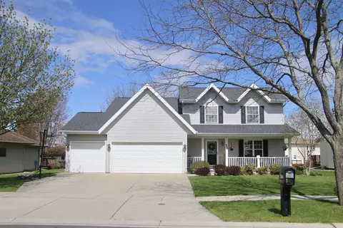 482 Greenbriar Ave, Fond Du Lac, WI 54935