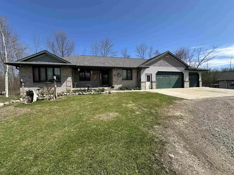 2630 Monette Rd, Little Suamico, WI 54141