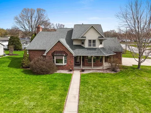 1310 Finch Ln, Ashwaubenon, WI 54313