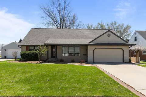 115 Jean St, Combined Locks, WI 54113