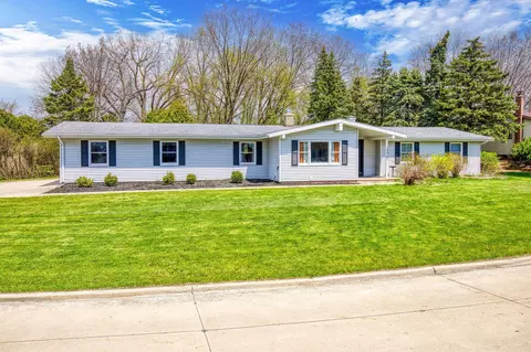 1330 W Edmund Dr, Appleton, WI 54914