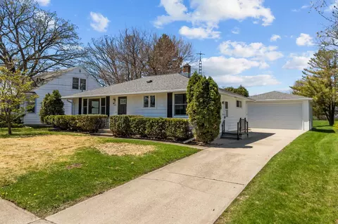 2015 Nebraska St, Oshkosh, WI 54902