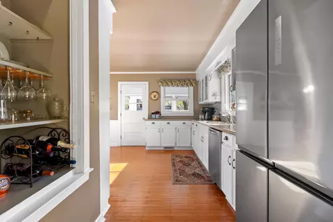 Entry Way - 315 E South River St, Appleton, WI 54915 photo 4 of 5