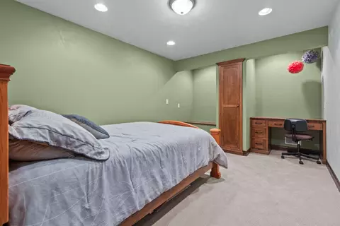 Bedroom - 2655 Timber Crest Ct, Appleton, WI 54914 photo 7 of 10