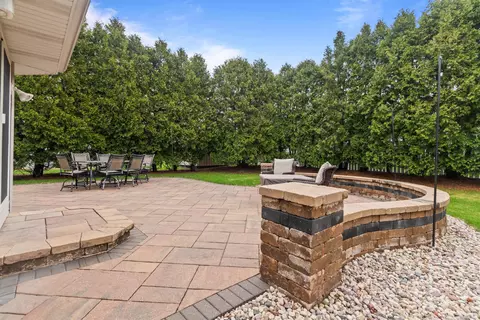 Exterior - 2655 Timber Crest Ct, Appleton, WI 54914 photo 4 of 8