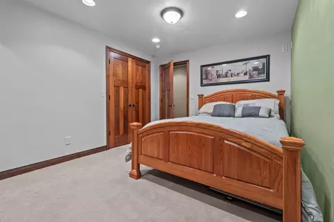 Bedroom - 2655 Timber Crest Ct, Appleton, WI 54914 photo 8 of 10