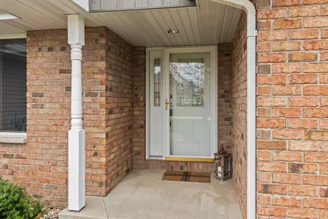 Entry Way - 2655 Timber Crest Ct, Appleton, WI 54914 photo 3 of 3