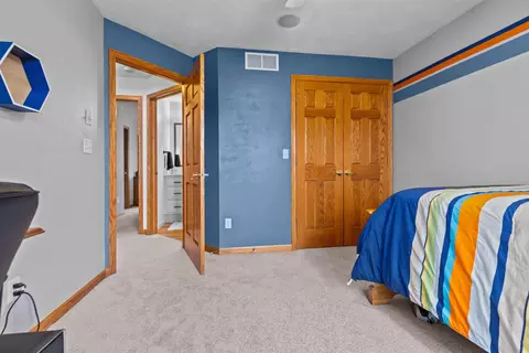 Bedroom - 2655 Timber Crest Ct, Appleton, WI 54914 photo 4 of 10