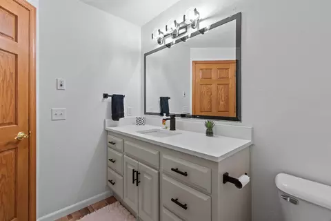 Bath - 2655 Timber Crest Ct, Appleton, WI 54914 photo 3 of 5