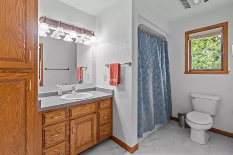Bath - 2655 Timber Crest Ct, Appleton, WI 54914 photo 1 of 5