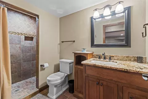Bath - 2655 Timber Crest Ct, Appleton, WI 54914 photo 4 of 5