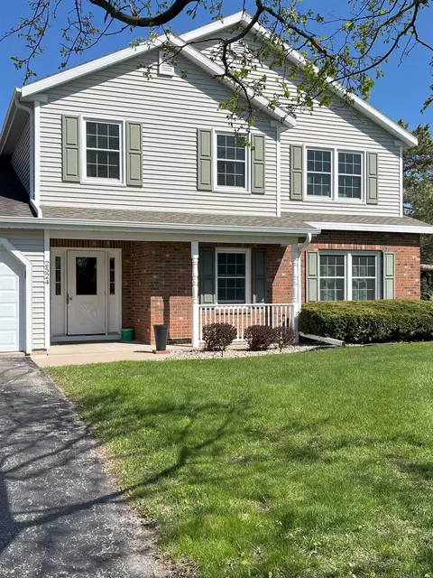 2524 Village Ln #D, Oshkosh, WI 54904