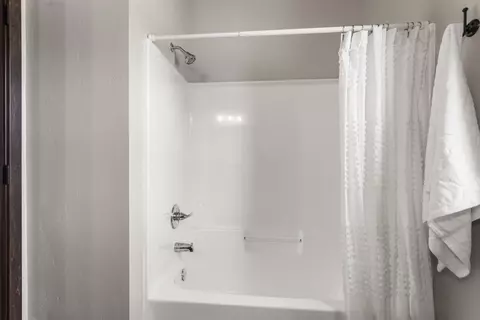 Bath - 5628 Sequoia Dr, Appleton, WI 54913 photo 3 of 3