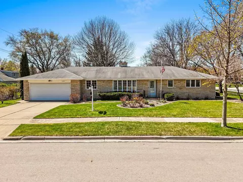 1326 Cook St, De Pere, WI 54115