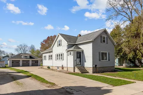 913 W 4th Ave, Oshkosh, WI 54902