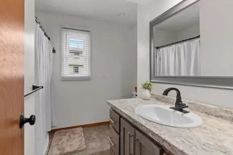 Bath - 2108 N Birchwood Ave, Appleton, WI 54914 photo 1 of 2