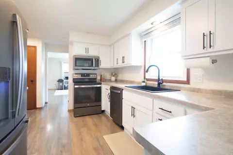 Kitchen - 2108 N Birchwood Ave, Appleton, WI 54914 photo 2 of 6