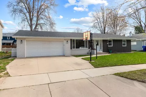 Exterior - 2108 N Birchwood Ave, Appleton, WI 54914 photo 2 of 7