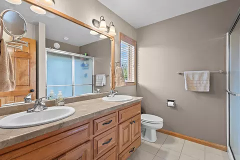 Bath - 3177 Devroy Ln, Howard, WI 54313 photo 3 of 4