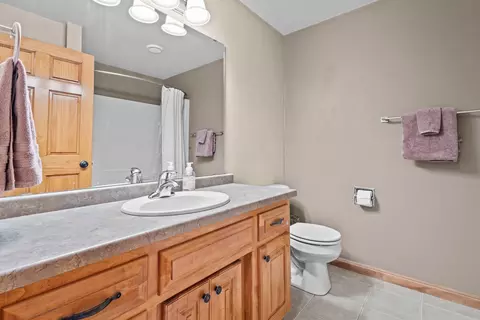Bath - 3177 Devroy Ln, Howard, WI 54313 photo 4 of 4