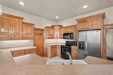 Kitchen - 3177 Devroy Ln, Howard, WI 54313 photo 6 of 6