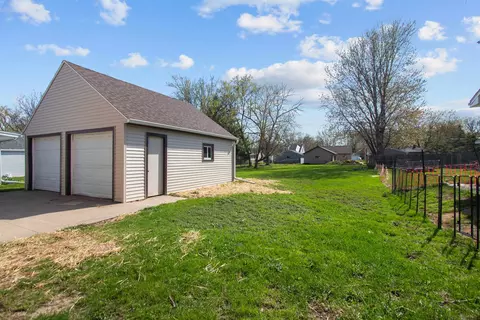 Exterior - 1820 S Jefferson St, Appleton, WI 54915 photo 4 of 11