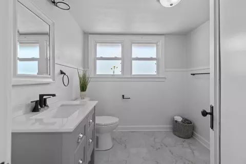 Bath - 1820 S Jefferson St, Appleton, WI 54915 photo 3 of 4