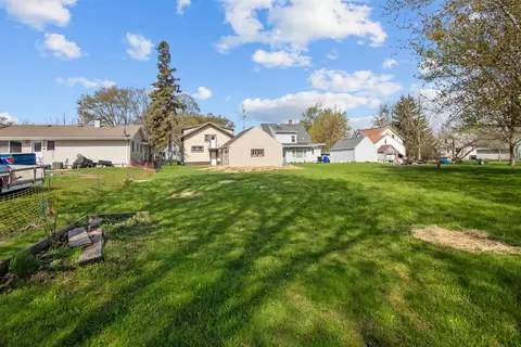 Exterior - 1820 S Jefferson St, Appleton, WI 54915 photo 7 of 11
