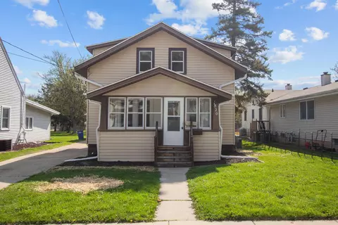 Exterior - 1820 S Jefferson St, Appleton, WI 54915 photo 2 of 11