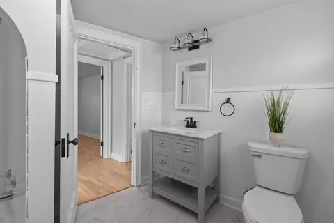 Bath - 1820 S Jefferson St, Appleton, WI 54915 photo 2 of 4