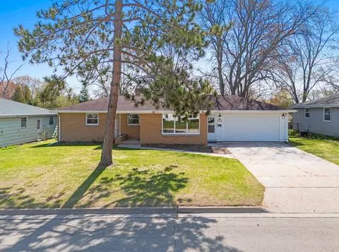 1443 Rosalie Ln, Green Bay, WI 54304